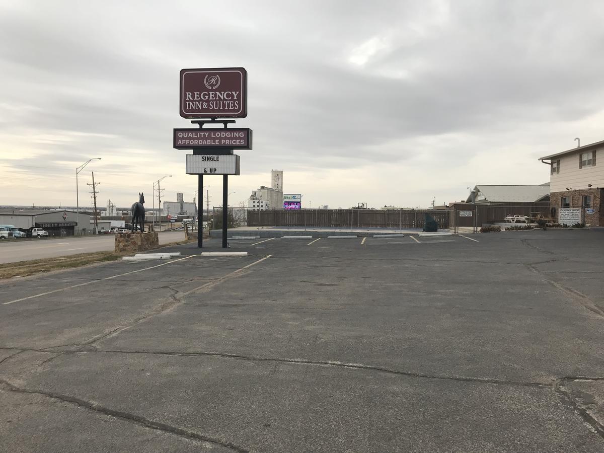 Regency Inn Dodge City Exterior foto